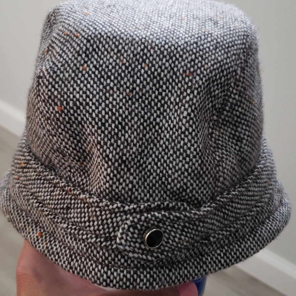 Ladies brown fashion hat